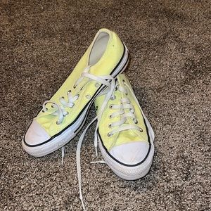 Women’s size 7.5, men size 5.5 converse